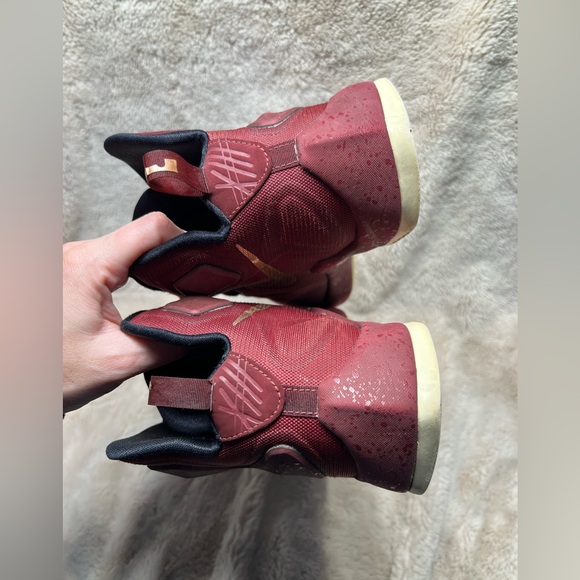 Nike Lebron 13 XIII  Sz 7 Youth Bronze Team Red - Picture 7 of 8